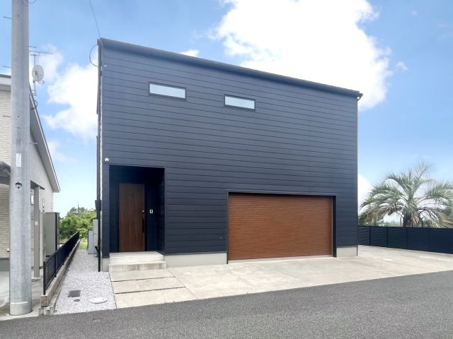 【中古戸建】前橋市五代町の外観|■外観|シンプルで洗練されたデザインは住まう人の色に染まり、個性を映し出します♪本日見学可能(*＾＾*)