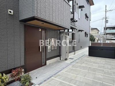 【エントランス】 | D-ROOM西院小米 | 毎日通るエントランスはこのようになっています