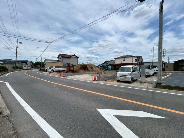 リーブルガーデン　江南市小杁町　全4区画分譲の前面道路含む現地写真|「現地（2026年5月25日）撮影」　　
■前面道路　
■ヤマダ不動産　株式会社リライフ