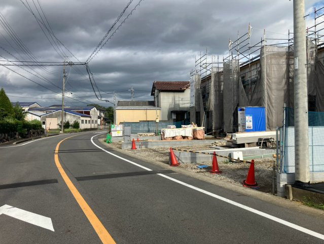 リーブルガーデン　江南市小杁町　全4区画分譲の前面道路含む現地写真|「現地（2026年8月15日）撮影」　
■前面道路　
■ヤマダ不動産　株式会社リライフ