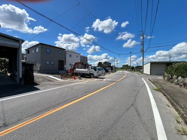 リーブルガーデン　江南市小杁町　全4区画分譲の前面道路含む現地写真|「現地（2026年9月17日）撮影」　　
■前面道路　
■ヤマダ不動産　株式会社リライフ