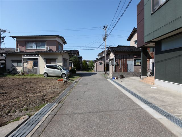 【前面道路含む現地写真】の画像