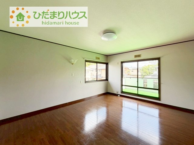 【寝室】 | 下妻市半谷　中古戸建 | バルコニーに面していて、たっぷり光りの入る明るい主寝室です！