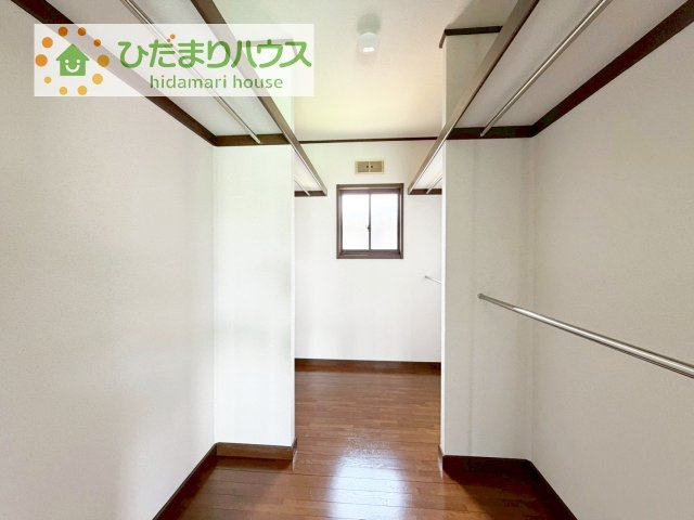 【収納】 | 下妻市半谷　中古戸建 | 新婚さんにおすすめ！奥様に喜ばれる収納たっぷりのウォークインクローゼット付きです☆