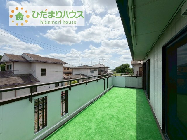 【バルコニー】 | 下妻市半谷　中古戸建 | 広々としたバルコニー。お洗濯物もぜーんぶ干せちゃいます！！
