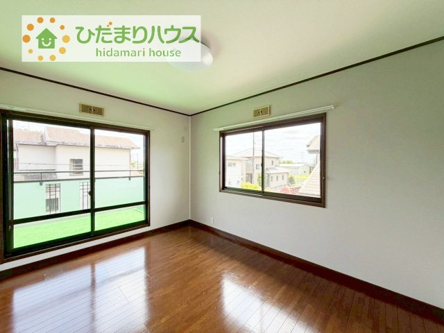 【洋室】 | 下妻市半谷　中古戸建 | バルコニーに面した明るい洋室☆彡