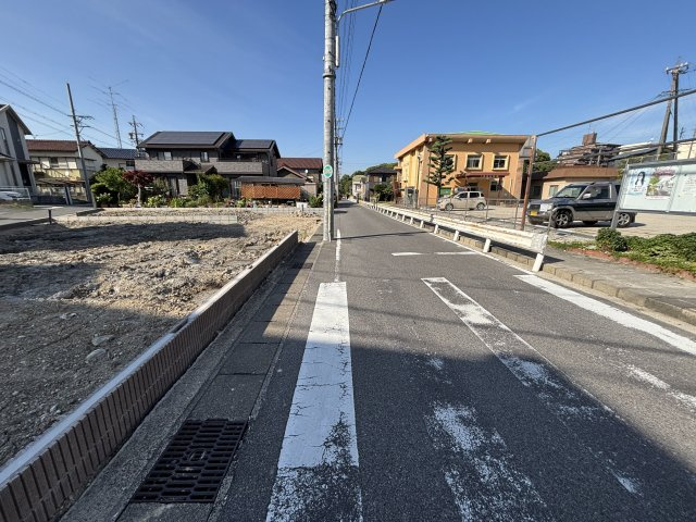 東海市名和町岡前44番1『仲介手数料無料』新築戸建ての前面道路含む現地写真