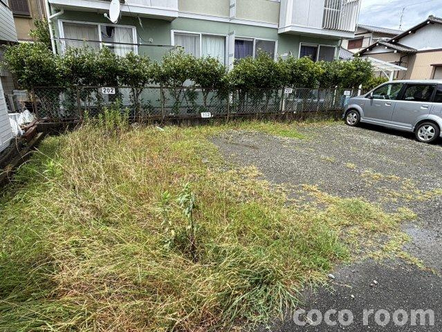 エバーグリーンの駐車場