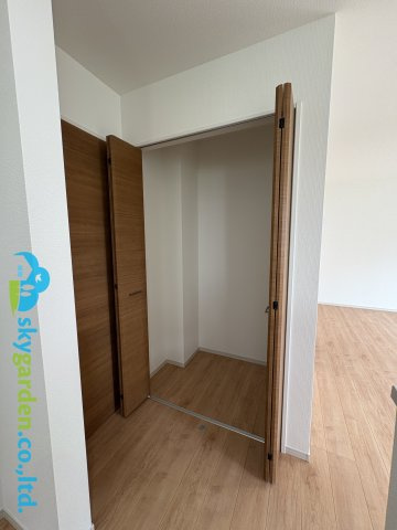 逗子市小坪７丁目2期　新築戸建　全２棟１号棟の収納|キッチン横のパントリー