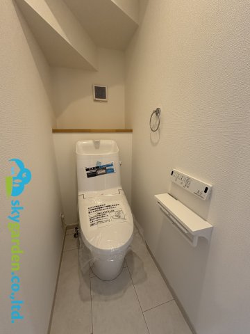 逗子市小坪７丁目2期　新築戸建　全２棟１号棟のトイレ|ゆったりとした空間のトイレです
