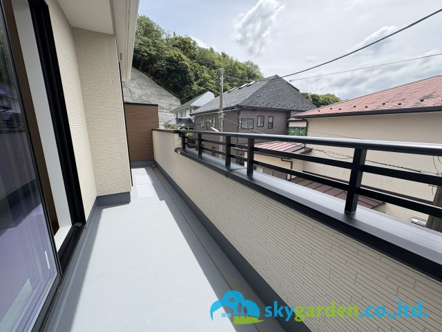 逗子市小坪７丁目2期　新築戸建　全２棟１号棟のバルコニー|お洗濯にも便利なバルコニー付き