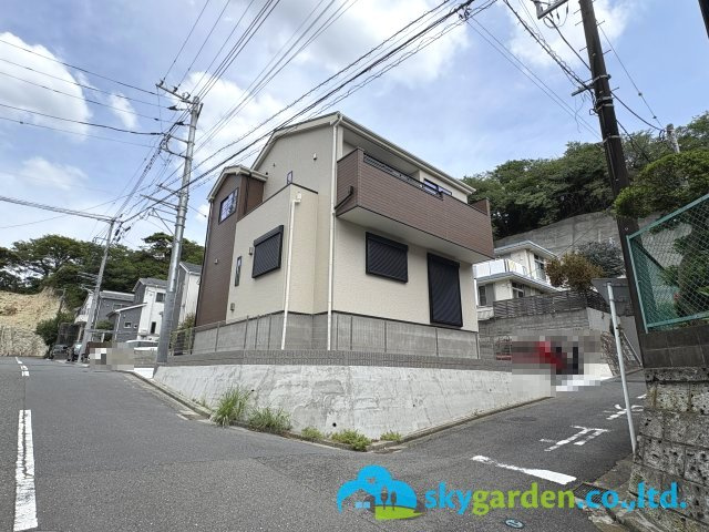逗子市小坪７丁目2期　新築戸建　全２棟１号棟の前面道路含む現地写真|前面道路含む現地写真です