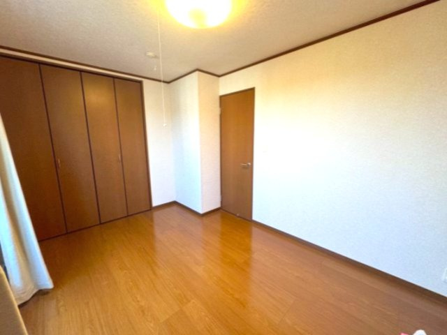 中古一戸建て 川越市萱沼の洋室|収納充実