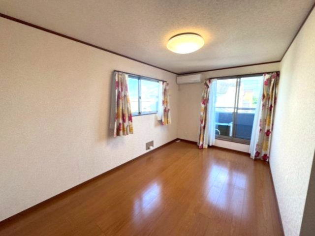 中古一戸建て 川越市萱沼の洋室|約8.7帖の洋室
