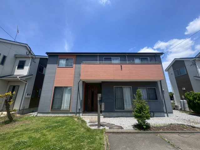 中古一戸建て 川越市萱沼の外観|全居室南向き
蓄電池、ソーラーパネル付きの住宅です。