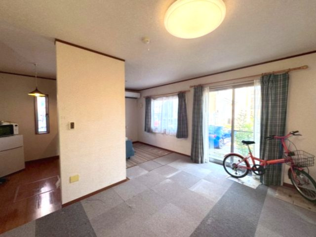 中古一戸建て 川越市萱沼の居間・リビング|日当たり良好なLDK※家具家電は売買代金に含まれません
