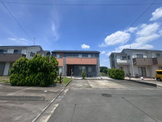 中古一戸建て 川越市萱沼の前面道路含む現地写真|前面道路幅員約4.5m