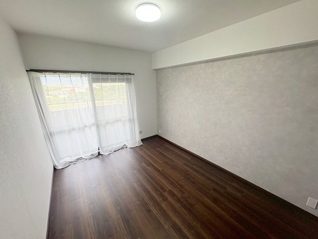 グランデュール鴨川Ⅱ番館の洋室
