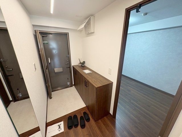 グランデュール鴨川Ⅱ番館の玄関