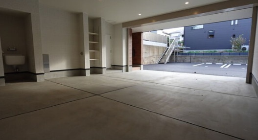 藤沢市天神町２丁目の倉庫の駐車場