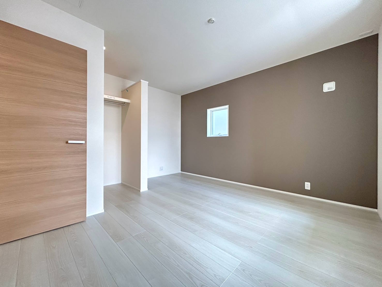 リーブルガーデン　江南市小杁町　全4区画分譲の寝室|すべての居室にはたっぷり収納できる大型のクローゼット、各室に２４時間換気システムを設置しています。
排気ファンから低風量で24時間強制排気し、家の中の空気をいつも新鮮に保ちます。
