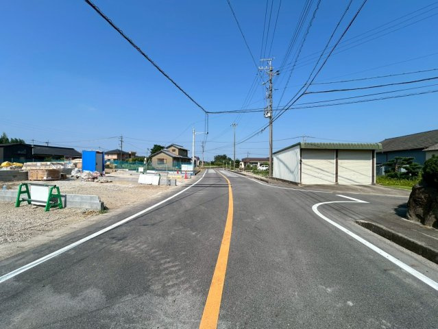 リーブルガーデン　江南市小杁町　全4区画分譲の前面道路含む現地写真|「現地（2026年5月25日）撮影」　　
■前面道路　
■ヤマダ不動産　株式会社リライフ
