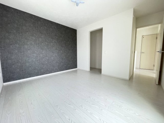 【洋室】 | 大和東２丁目　新築戸建 | ２階７．５帖洋室　アクセントクロスがオシャレ！ウォークインクローゼットもあり、収納抜群なお部屋はご夫婦の寝室にいかがでしょうか(*^_^*)