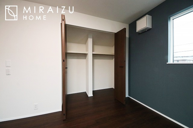 【寝室】 | プライバシー性と開放感を高める住環境。陽当たりの良い開かれたロケーションを活かし、心地よい暮らしをプランニング