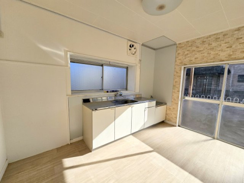 筑西市柳中古戸建のキッチン|キッチンでお料理をお楽しみください