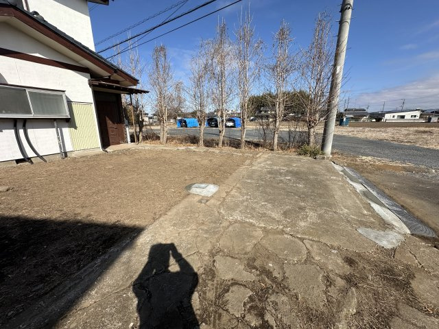 筑西市柳中古戸建の駐車場|車をお持ちの方に嬉しい駐車場付きの物件です