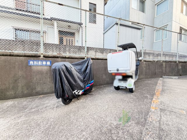 ハヤマビルの駐車場|バイク置き場