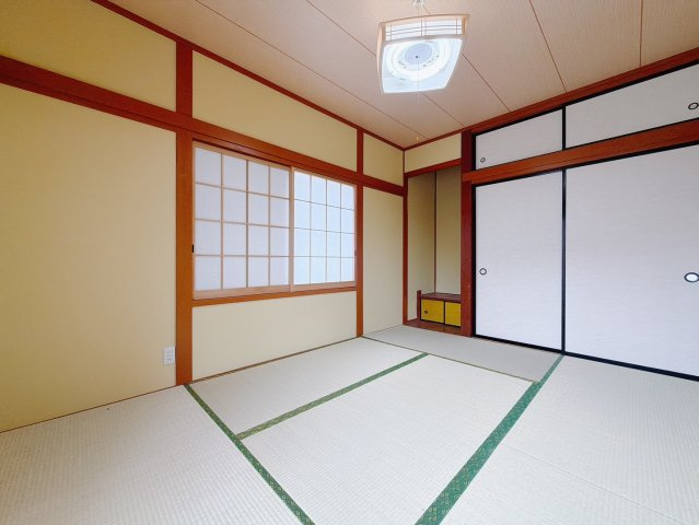 【中古戸建】桐生市新里町新川の和室|■和室｜旅館のような趣を感じられる、くつろぎの住空間です。落ち着いた和の雰囲気が、日々の暮らしに癒しをもたらします♪
