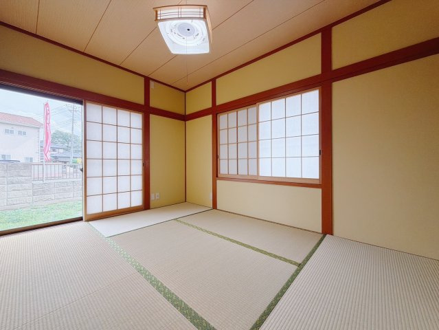 【中古戸建】桐生市新里町新川の和室|■和室｜和室を書斎にしたり、冬にはコタツを敷いて家族みんなで年越しをするのもいいですね。家族みんなのお気に入りの空間になります♪
