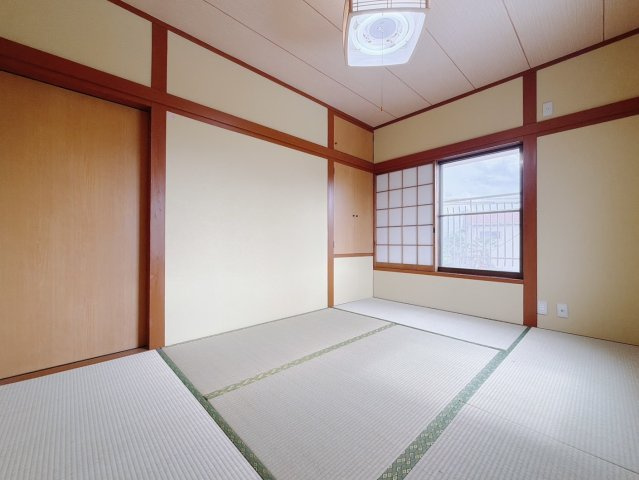 【中古戸建】桐生市新里町新川の和室|■和室｜和室でしか味わえない畳ならではの香りや素材で和のやすらぎを感じてください♪休日はお子様とお昼寝するのにも最適です！