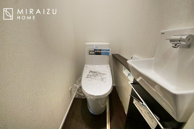 【トイレ】 | おしり洗浄、ビデ洗浄、暖房便座の機能を標準装備。トイレットペーパーの無駄遣いを防ぎ、肌を傷つける心配がありません♪