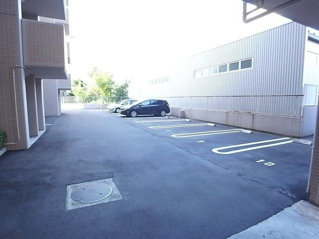 アルファステイツ入船町の駐車場