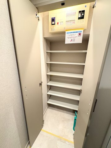 エクセレント文京動坂の玄関|エクセレント文京動坂：大容量のシューズクローゼットが付いております！
