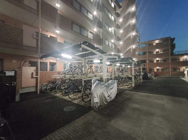 ダイアパレス大宮七里の駐輪場|屋根付きの駐輪場！