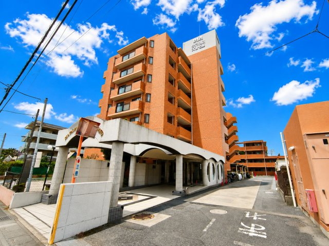 ダイアパレス大宮七里の外観|総タイル張りでハイセンスな外観！
デジタル加工された写真です。