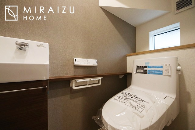 【トイレ】 | おしり洗浄、ビデ洗浄、暖房便座の機能を標準装備。トイレットペーパーの無駄遣いを防ぎ、肌を傷つける心配がありません♪