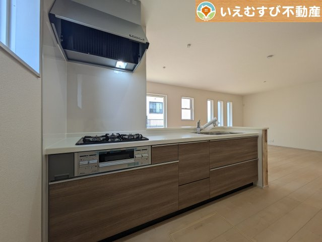 Livele Garden.S　深谷上柴町東第3のキッチン|機能性収納性に溢れるキッチン
収納もたっぷり付いていてすっきり片付く！毎日楽しくお料理が出来そうです！