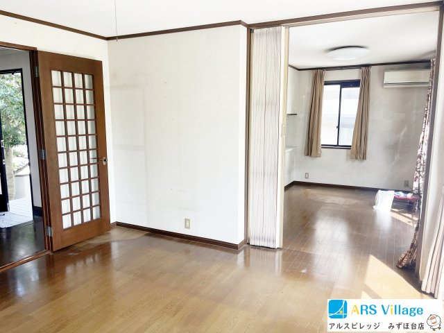 中古／富士見市水谷東一丁目の内装|日差しが嬉しいリビング
