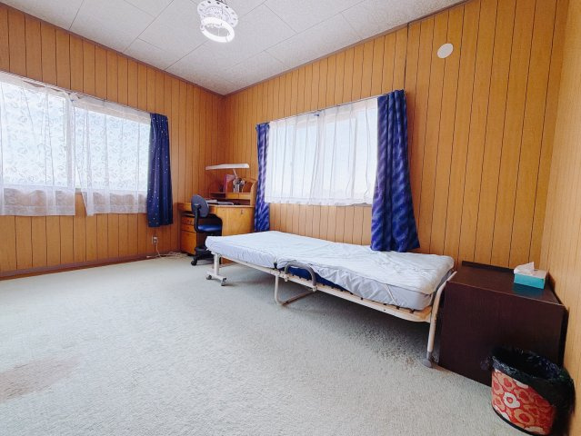 【中古戸建】北群馬郡榛東村大字新井の洋室|■洋室｜ナチュラルカラーの床です。模様替えなどとても楽しく工夫できます♪陽当たり、風通しもとても良いので毎日快適な生活スタートです！子供部屋にも良いですね♪