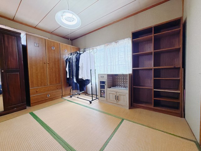 【中古戸建】北群馬郡榛東村大字新井の和室|■和室｜和室を書斎にしたり、冬にはコタツを敷いて家族みんなで年越しをするのもいいですね。家族みんなのお気に入りの空間になります♪