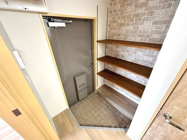 オレンジハイツ赤岩の玄関