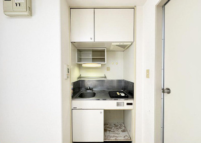 【一人暮らしの方向け】高知市はりまや町2丁目アルファはりまやばし　中古マンションのキッチン|お掃除もしやすいシンプルデザインのキッチン。