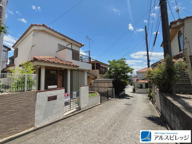 中古／富士見市羽沢１丁目の前面道路含む現地写真|前面道路幅員約4.2ｍ