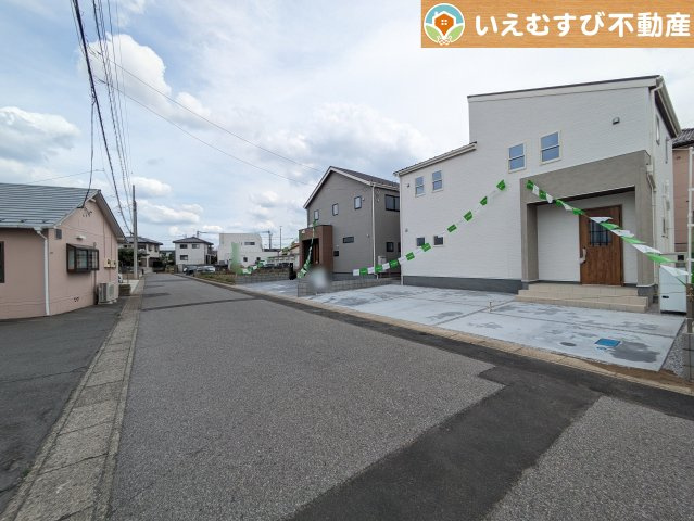 Livele Garden.S　深谷上柴町東第3の前面道路含む現地写真|安心の広々6ｍ前面道路
6ｍの前面道路はお車の駐車が楽々！すれ違える広さが確保されています♪