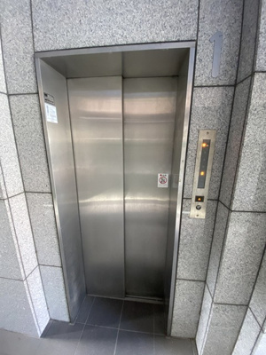 【その他共用部分】 | プラーズ三ッ沢 | エレベーター付き！荷物の多い日や疲れた日でも、3階までラクラク上がれます☆