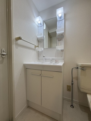 【洗面所】 | プラーズ三ッ沢 | 洗髪洗面化粧台で忙しい朝にも寝癖の付いた頭にも優しい☆お化粧するときにも大活躍です♪